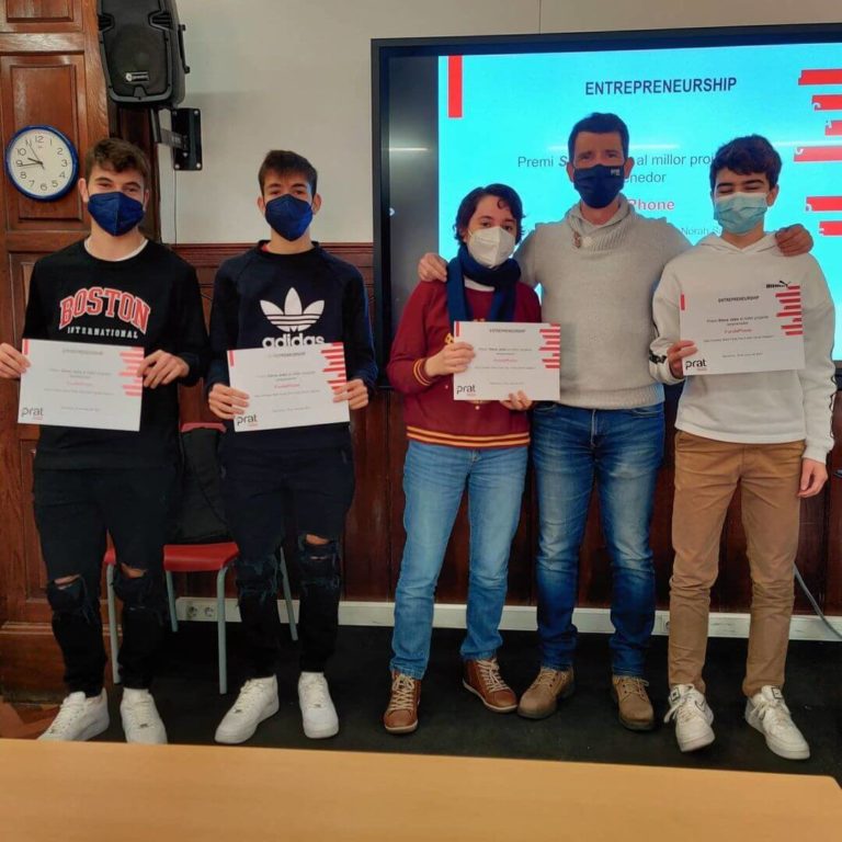 Entrega de diplomes al taller d'Emprenedoria - Batxillerat a Prat Educació