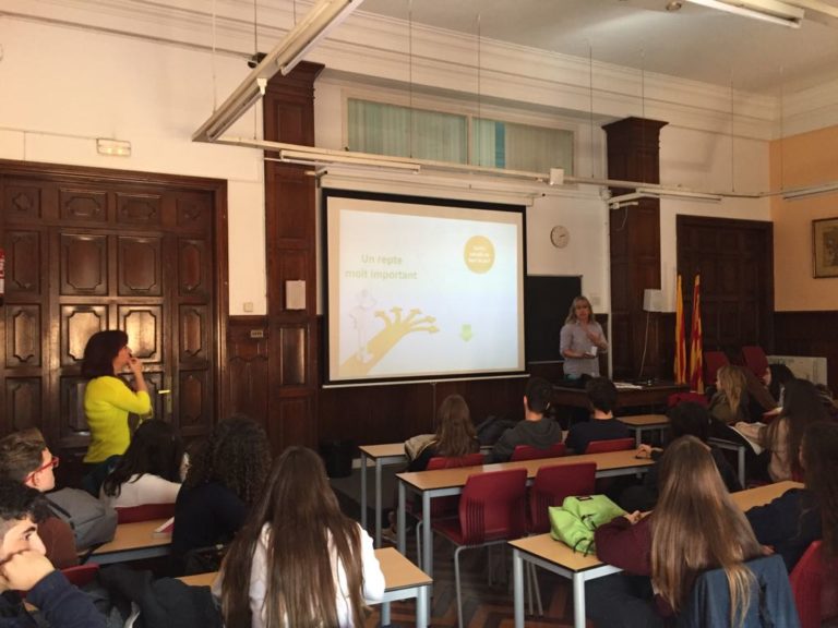La UAB orienta els alumnes del centre en els estudis universitaris