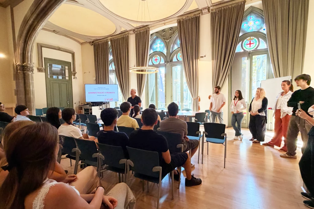 Equip docent d’Administració i Finances de Prat FP durant la presentació del curs