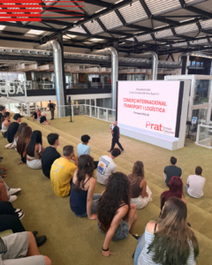Alumnat de Transport i Logística i Comerç Internacional de Prat FP a DFactory Barcelona