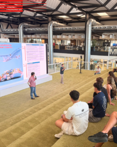 Alumnat de Transport i Logística i Comerç Internacional de Prat FP a DFactory Barcelona
