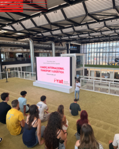 Alumnat de Transport i Logística i Comerç Internacional de Prat FP a DFactory Barcelona