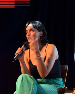 Aina Morera de Set Joies compartint la seva experiència emprenedora amb l'alumnat de Prat FP