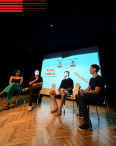 Taula rodona amb exalumnes i estudiants durant la Jornada de Lideratge de Prat FP
